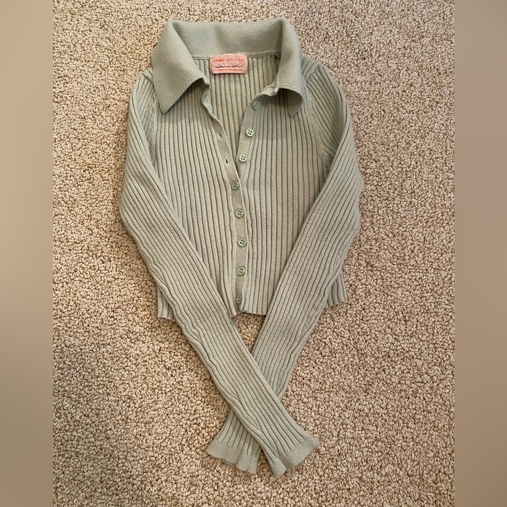 Urban Outfitters cropped long sleeve sweater. Size S.